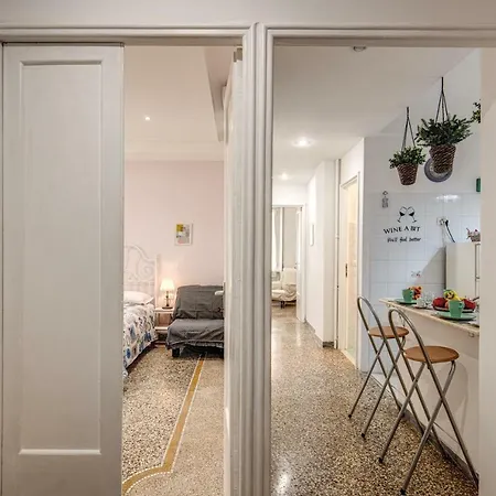 3 Bedrooms Piazza Vittorio Apartman