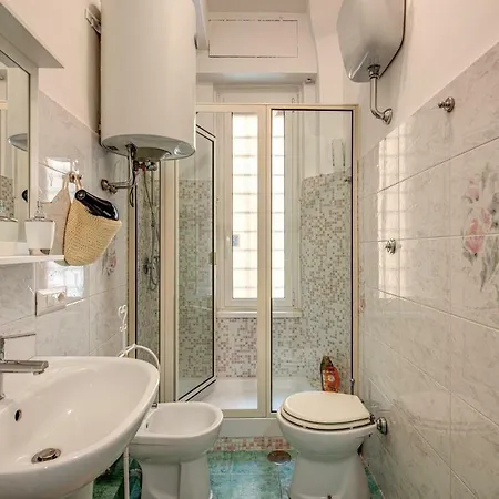 3 Bedrooms Piazza Vittorio Apartman *